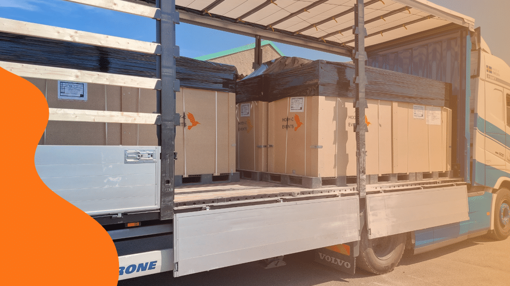 logistique de stand exposition international hody c event image d'un camion avec les caisses hody c events
